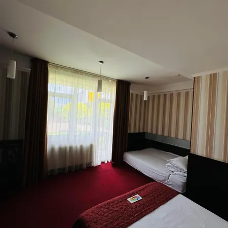 호텔 Kiev 365 Park 4*